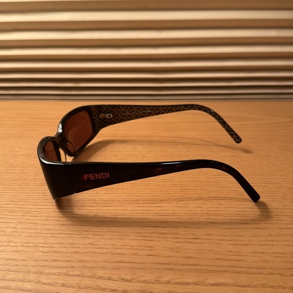 Fendi Sunglasses - Picture 3 of 7